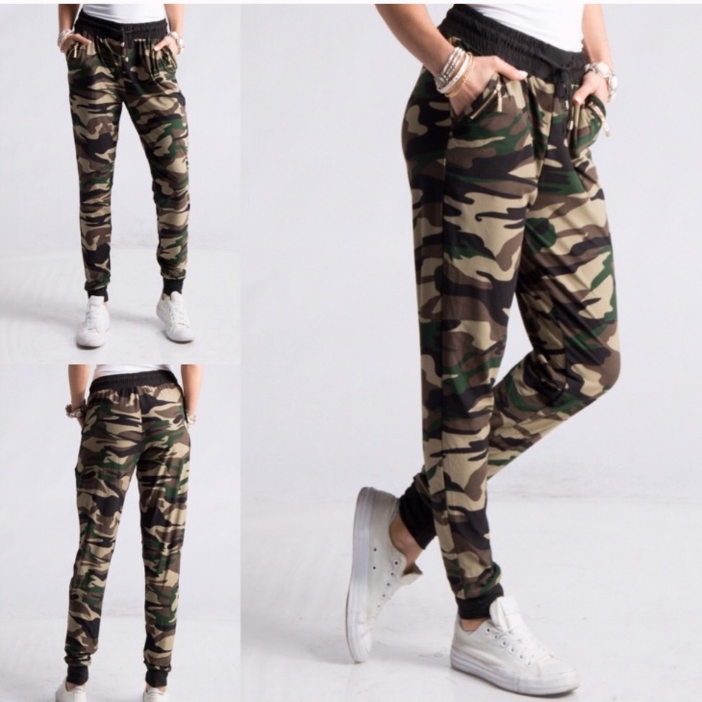 Camouflaged drawstring waist jogger pants